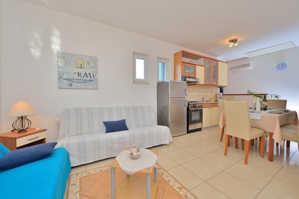 Sara Apartments เพทรอซาเน ห้อง รูปภาพ