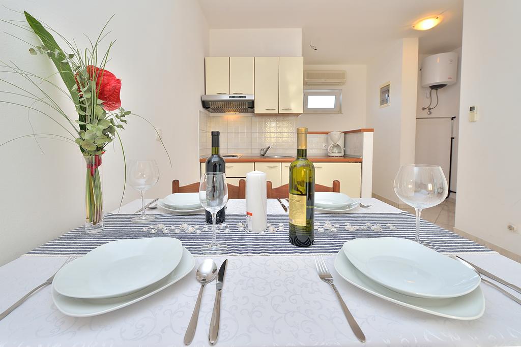 Sara Apartments เพทรอซาเน ห้อง รูปภาพ