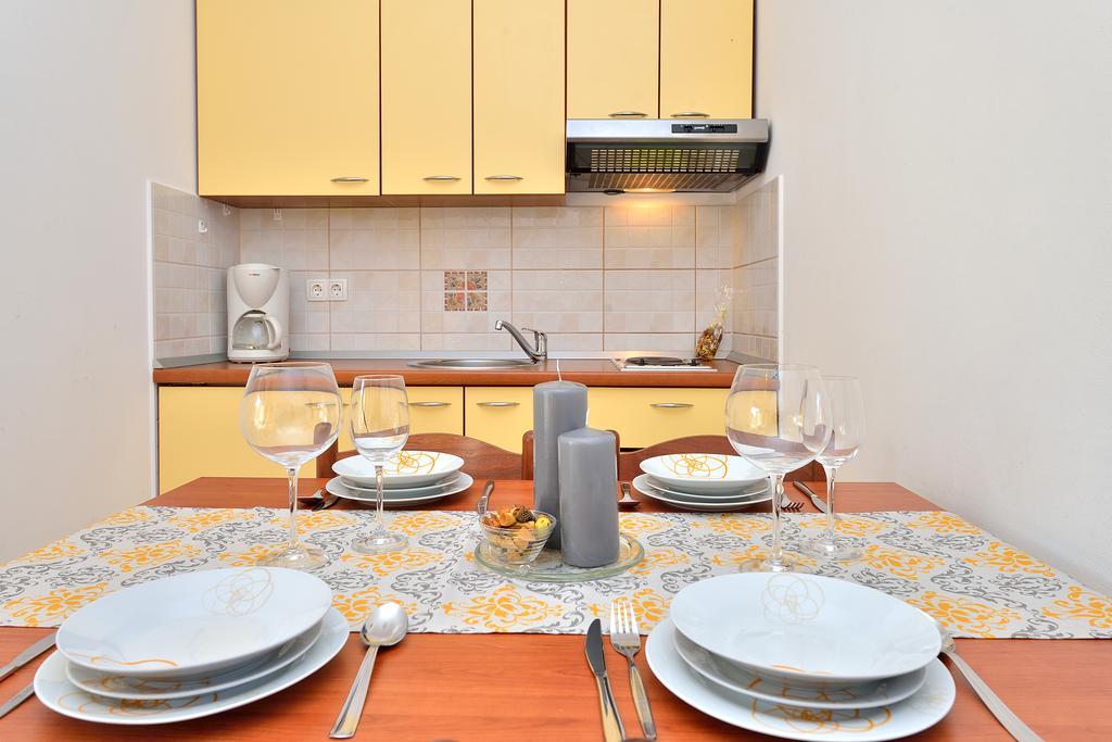 Sara Apartments เพทรอซาเน ห้อง รูปภาพ